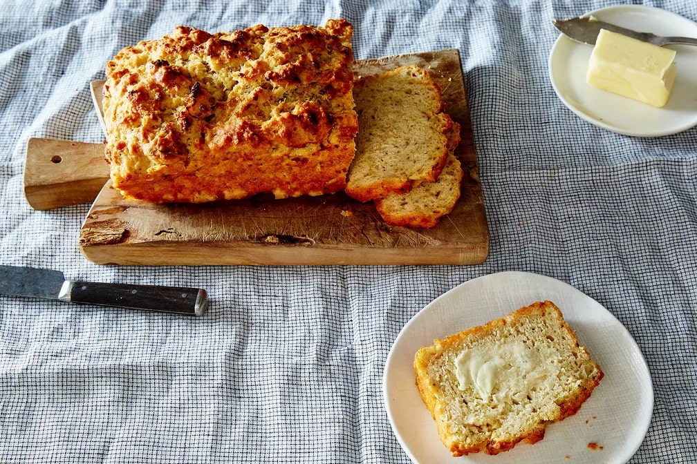 garlic parmesan herb beer bread